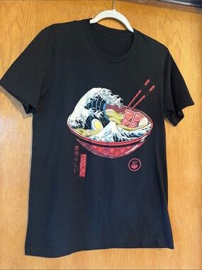 🍜Black Ramen Bowl Graphic Tee with Wave Design